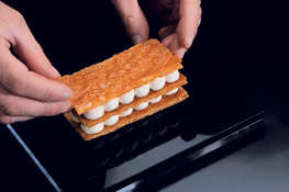 montage-mille-feuilles-napolon-mademoiselle-desserts